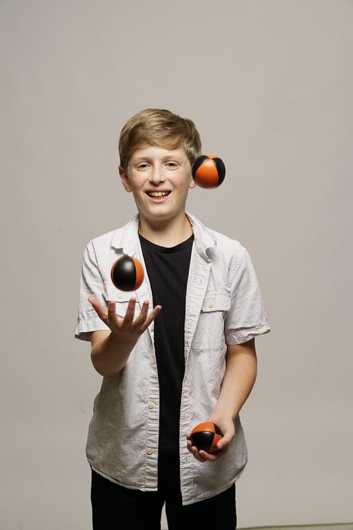 Tucker juggling